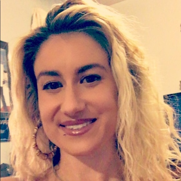 Meet your Posher, Maura - Picture 5 of 5